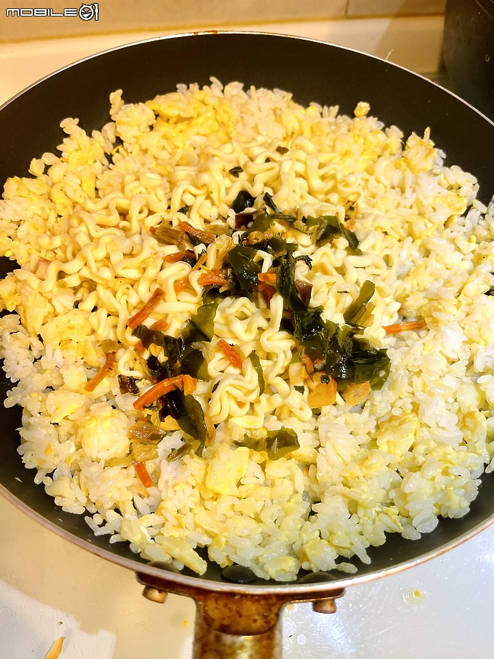零失敗!「韓式泡麵炒飯」5分鐘上桌~ 什麼飯都可以!料理食譜分享