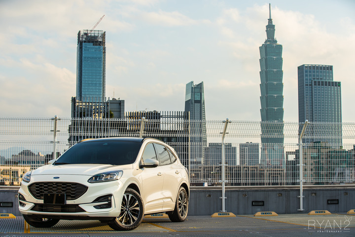 [開箱] Kuga ST-Line X