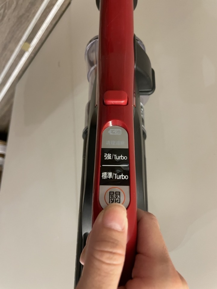 【開箱】不想打掃的老公送的吸塵器
