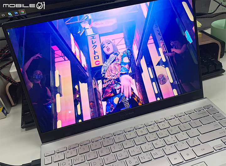 MAC跳槽UM325SA OLED！