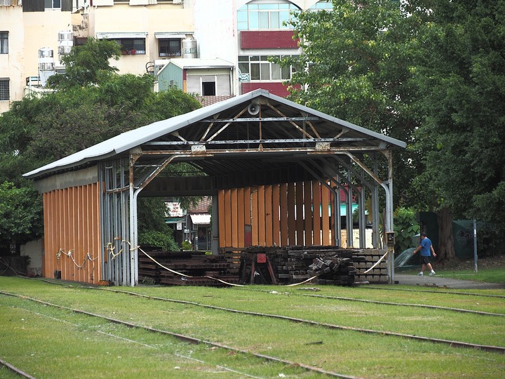 哈瑪星鐵道文化園區,外掛哈瑪星貿易商大樓、舊三和銀行、山形屋、駁二藝文特區與大港橋 — 高雄港濱散策之一