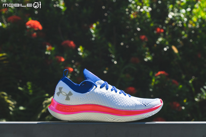 UA Flow Velociti SE開箱分享 捨棄外底橡膠的「中大底科技」!