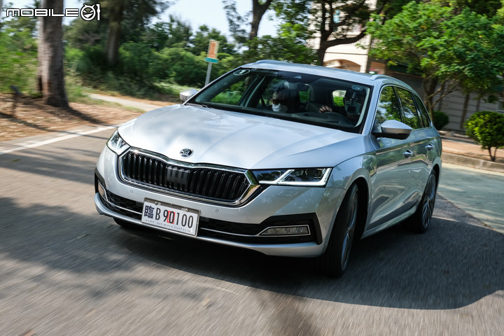 Škoda Octavia Combi 2.0TSI 4x4 金門試駕|品牌一哥現身秀實力,十項全能難以挑剔!