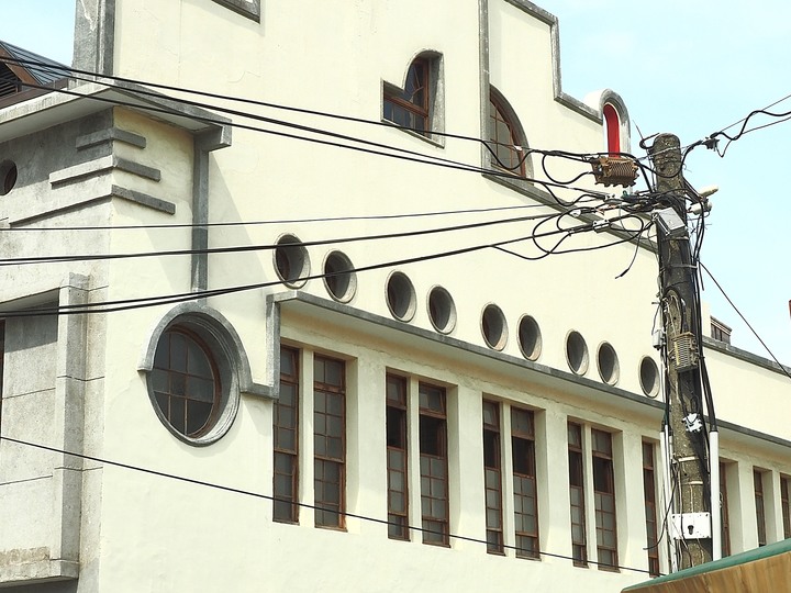 彰化市 鐵路醫院| 高賓閣 — 像大輪船般的前衛建築風格,曾經的中臺灣最大料理屋