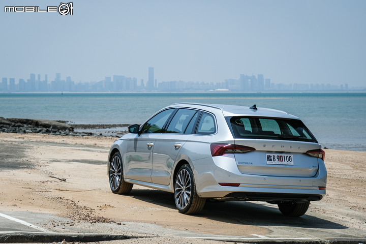 Škoda Octavia Combi 2.0TSI 4x4 金門試駕|品牌一哥現身秀實力,十項全能難以挑剔!