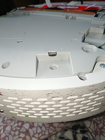 米家掃地機器人(一代) 電池更換 這連接孔是???