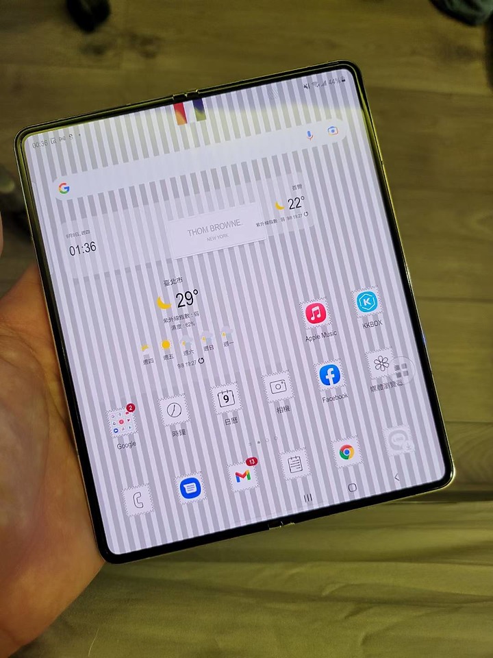 Samsung Fold3 THOM BROWNE 微開箱