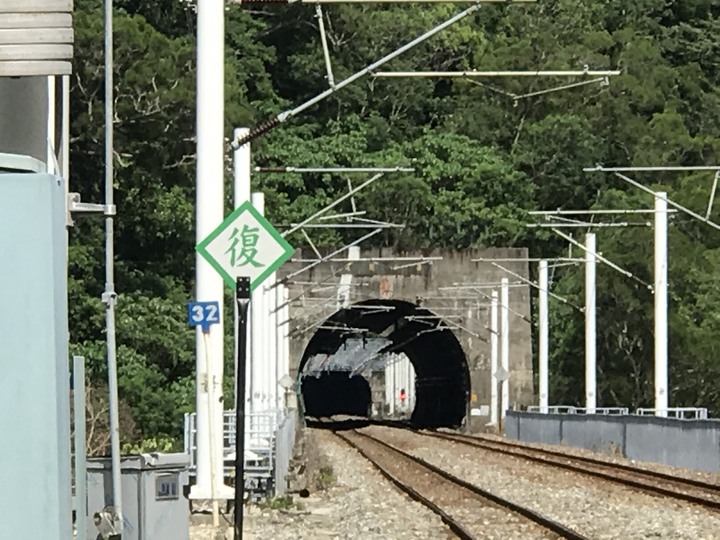 哈雷環島掉包記－－南北島山林小路與死亡的滋味