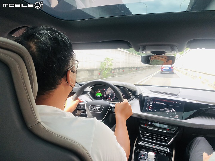 【搶先體驗】Audi電動跑房e-tron GT quattro輕度試駕,意外舒適的GT跑房!