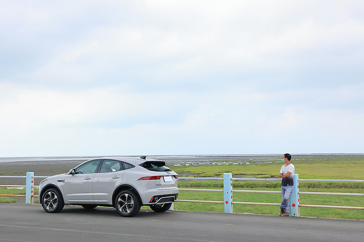 (映像旅行) 雨中優雅漫步in台中 feat. Jaguar E-Pace & Canon EOS R6