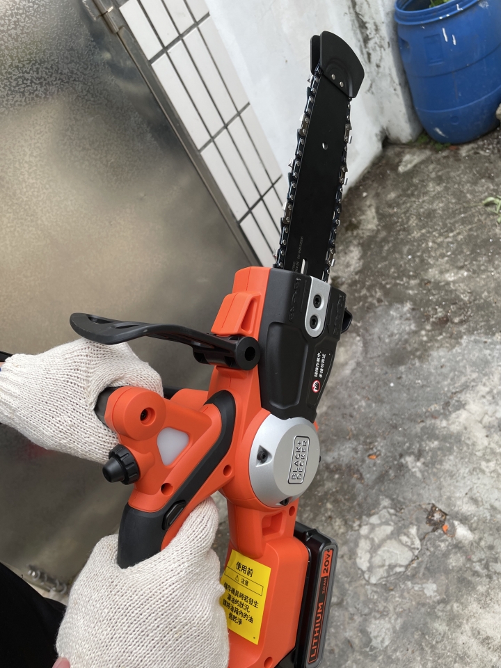 開箱一台鋰電鏈鋸機
