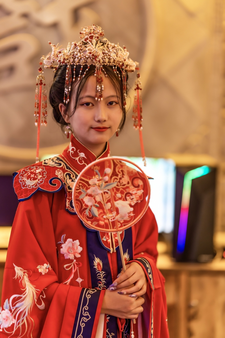 索尼相机偏黄，我应该换成佳能的？