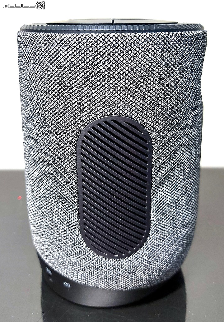 點我看大圖 ASUS Zenbeam Latte L1 , 巴掌般輕巧的無線藍芽行動投影機