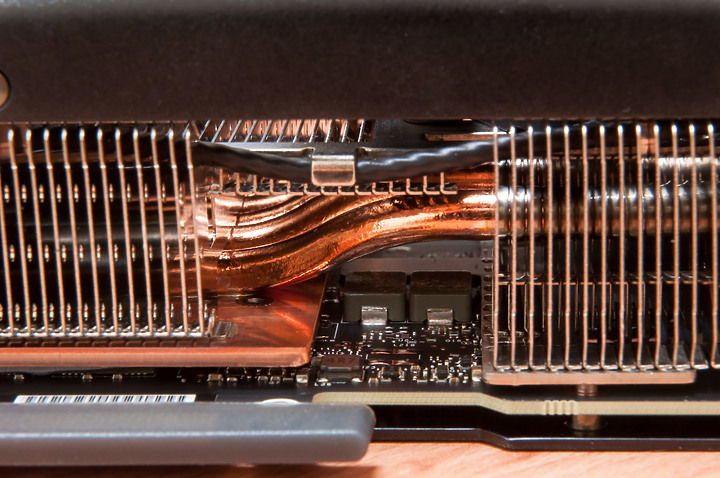 「EVGA RTX 3070 FTW3 ULTRA GAMING」 - 寂靜經典微評測文。