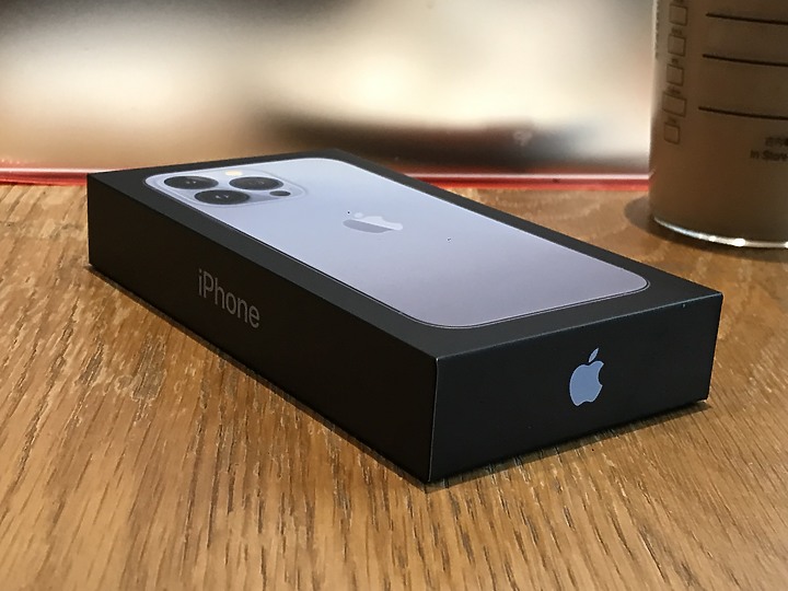 點我看大圖 【小宅開箱】Apple iPhone 13 Pro 天峰藍 101速速開箱