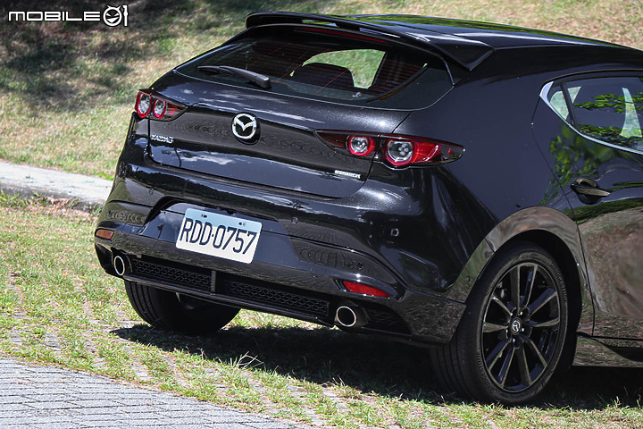 Mazda 3 五門型動旗艦進化版試駕|多一分帥氣的「原廠改」,加量不加價!