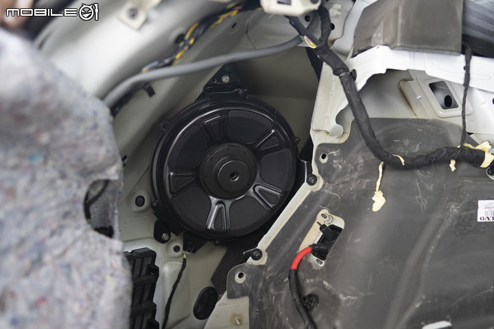 2016 Volvo XC90 D5 M+的DIY改裝Bowers&Wilkins音響升級歷程