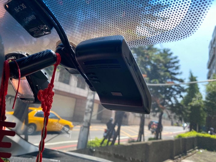 開箱-THINKWARE旗艦機 U1000 4K 極限頂規 雙鏡頭 wifi行車記錄器