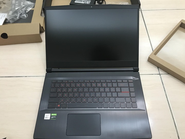 人生第一台筆電!MSI GF63 Thin 10 SCSR 不專業開箱