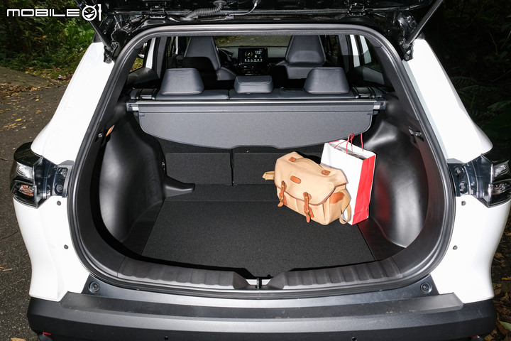 Toyota Corolla Cross Hybrid GR Sport 試駕|個性升級帥氣加持,街頭車聚的另種選擇!
