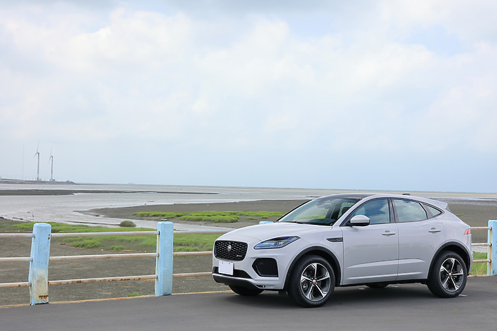 (映像旅行) 雨中優雅漫步in台中 feat. Jaguar E-Pace & Canon EOS R6