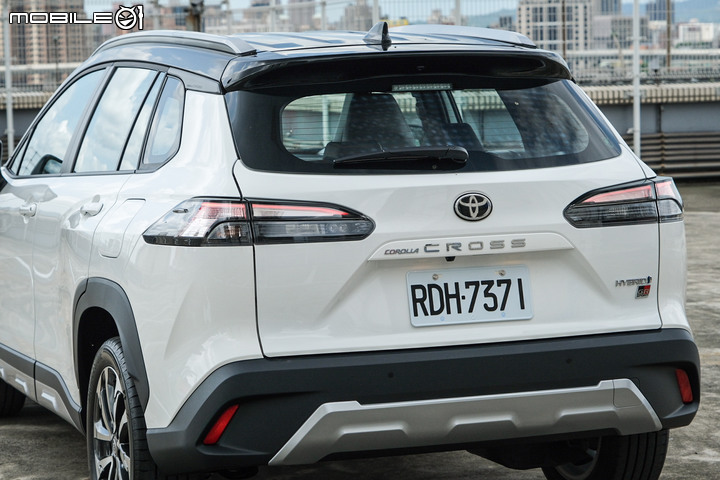 Toyota Corolla Cross Hybrid GR Sport 試駕|個性升級帥氣加持,街頭車聚的另種選擇!