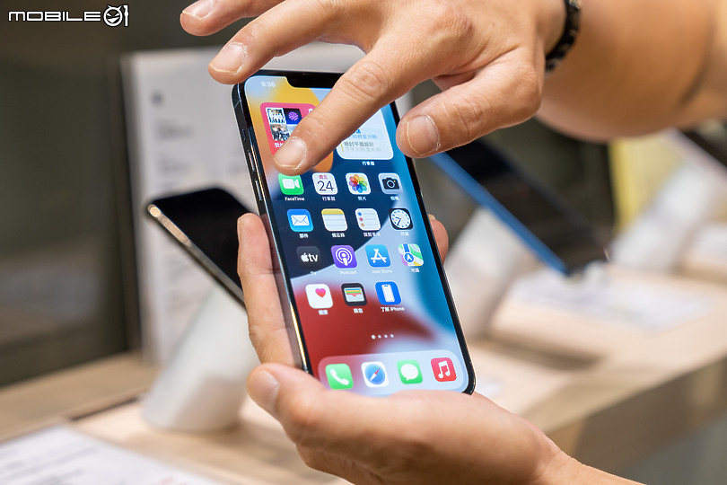 三創亞太 iPhone 13 首賣記者會 頭香、排隊民眾通通有獎！