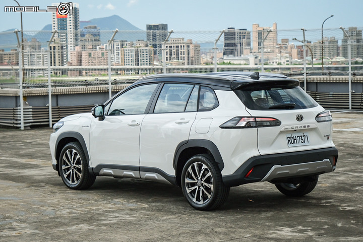 Toyota Corolla Cross Hybrid GR Sport 試駕|個性升級帥氣加持,街頭車聚的另種選擇!