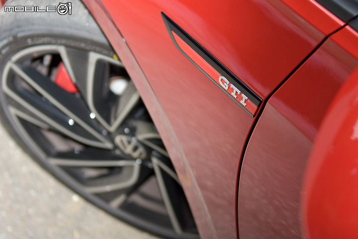 VW Golf GTI 八代試駕|鋼砲正宗,誰與爭鋒!