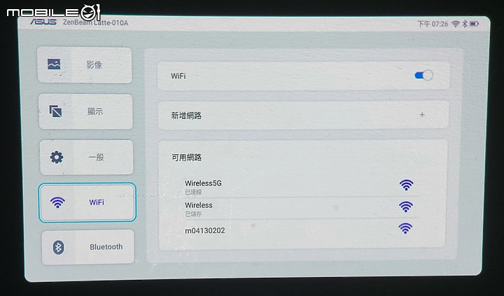 點我看大圖 ASUS Zenbeam Latte L1 , 巴掌般輕巧的無線藍芽行動投影機