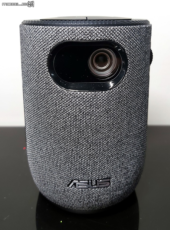 點我看大圖 ASUS Zenbeam Latte L1 , 巴掌般輕巧的無線藍芽行動投影機