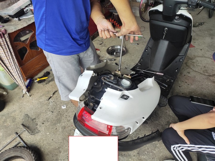 教父親如何拆裝機車引擎(車種-三陽-舊迪爵125)(2021/09)6900