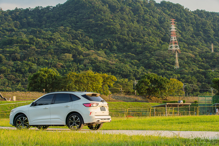 [開箱] Kuga ST-Line X