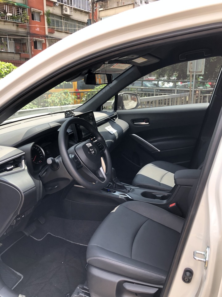 一個人租Corolla cross開到淡水