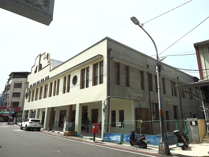 彰化市 鐵路醫院| 高賓閣 — 像大輪船般的前衛建築風格,曾經的中臺灣最大料理屋