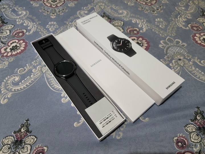 Samsung Galaxy Watch 4 Classic 46mm 藍芽版  簡單開箱~