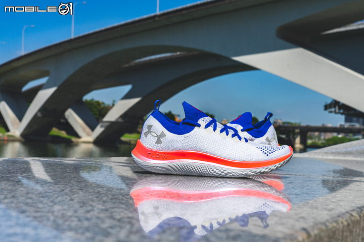 UA Flow Velociti SE開箱分享 捨棄外底橡膠的「中大底科技」!