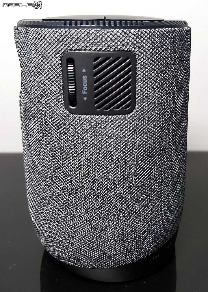 點我看大圖 ASUS Zenbeam Latte L1 , 巴掌般輕巧的無線藍芽行動投影機