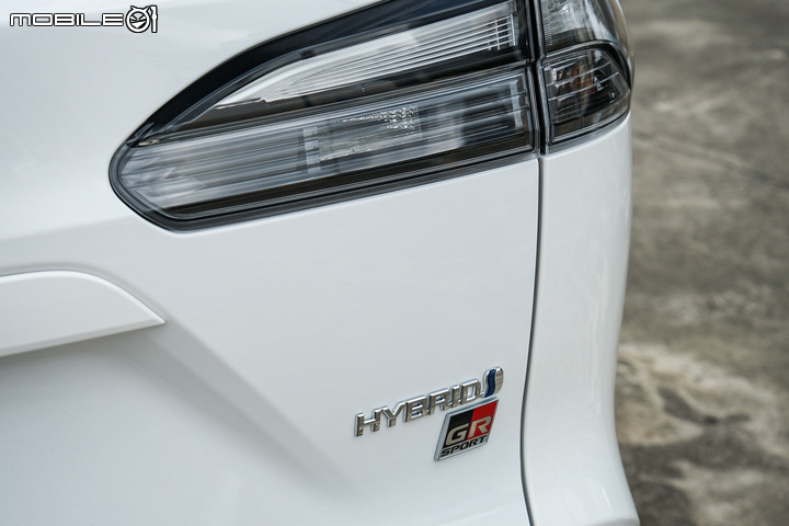 Toyota Corolla Cross Hybrid GR Sport 試駕|個性升級帥氣加持,街頭車聚的另種選擇!