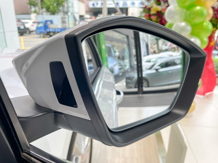 標配滿到不用選,Octavia Combi 4代賞車