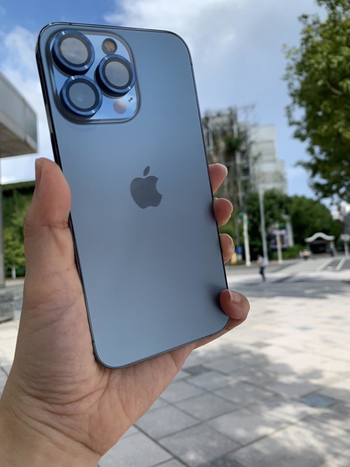 通訊行iphone13 pro天峰藍取貨啦！開箱＋實拍～～