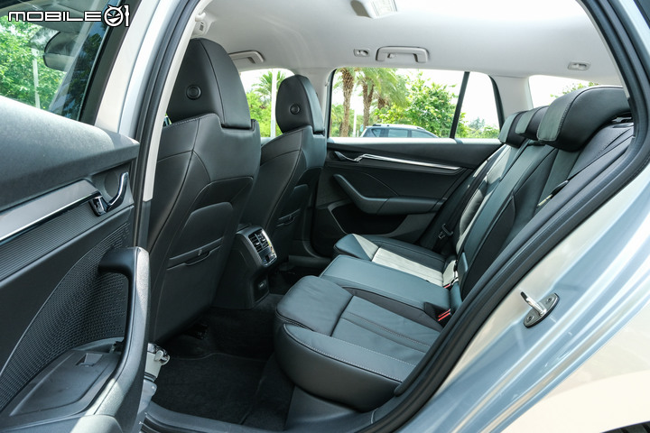 Škoda Octavia Combi 2.0TSI 4x4 金門試駕|品牌一哥現身秀實力,十項全能難以挑剔!
