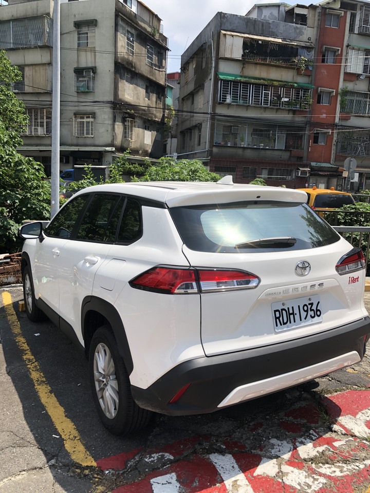 一個人租Corolla cross開到淡水