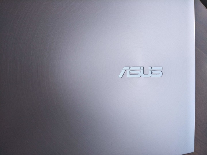 [OL 出任務] ZenBook UX 425 夢幻星河紫，同時兼顧顯眼外型與卓越效能