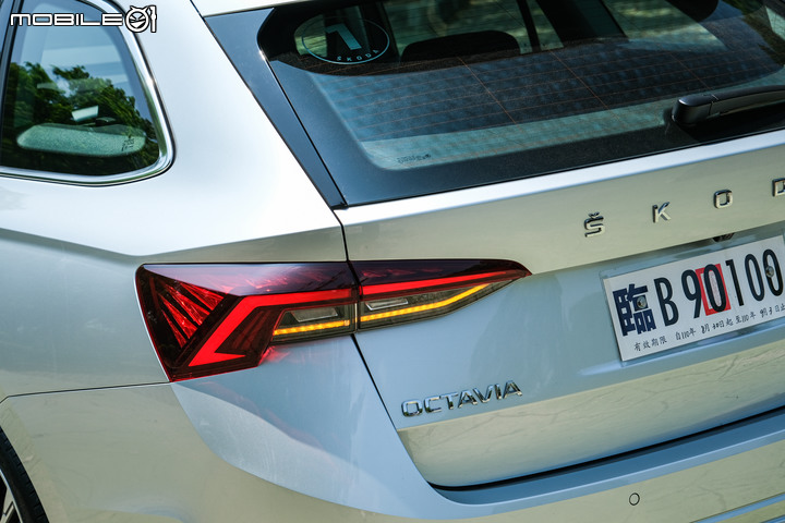 Škoda Octavia Combi 2.0TSI 4x4 金門試駕|品牌一哥現身秀實力,十項全能難以挑剔!