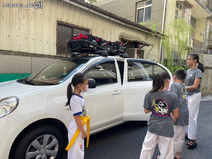 March的好朋友-專用車頂行李盤 安裝心得