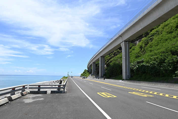 Z fc+14-24mm F2.8 S台9線404公里拍銀河：山與海、天上雲與隧道、公路及鐵路、汽車與火車同時與銀河入鏡。