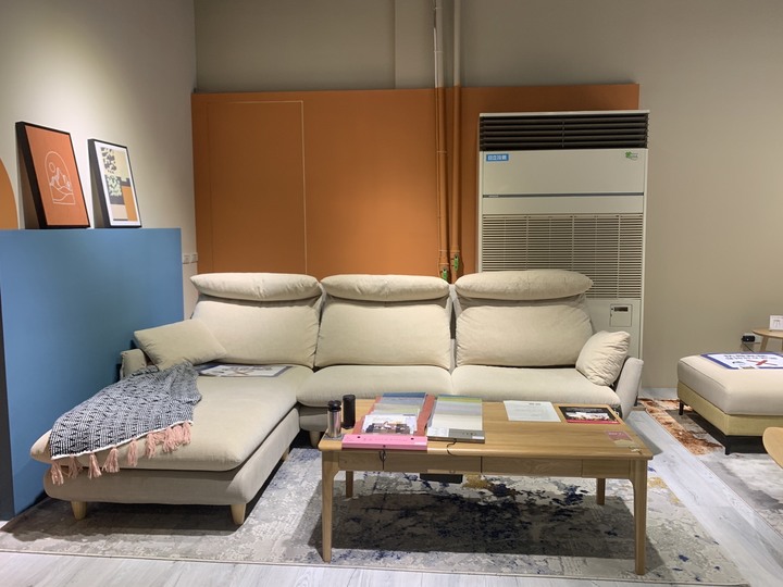 台中GAGU旗艦店-旗艦款沙發布觸感太好了吧!!求推薦沙發布款，選擇障礙中TT