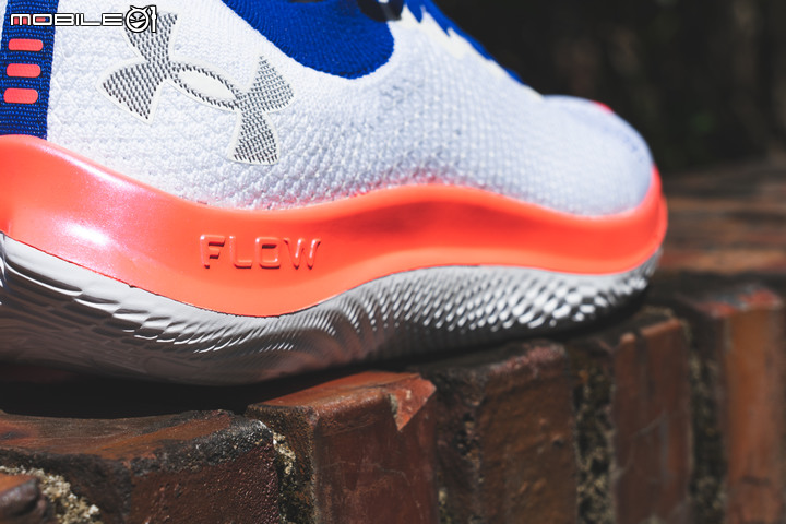 UA Flow Velociti SE開箱分享 捨棄外底橡膠的「中大底科技」!