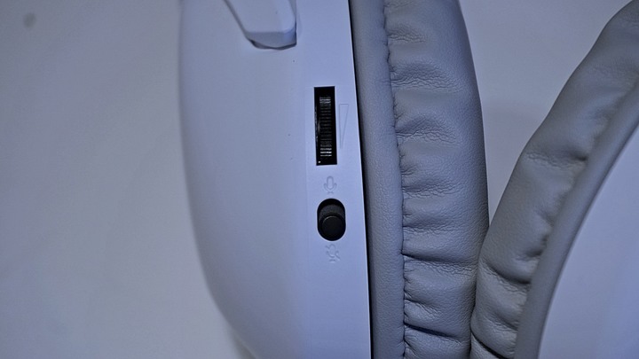 [休賢開箱EP1.2]讓玩家們都為之心動的白色耳機~~ ROG月光白系列輕開箱